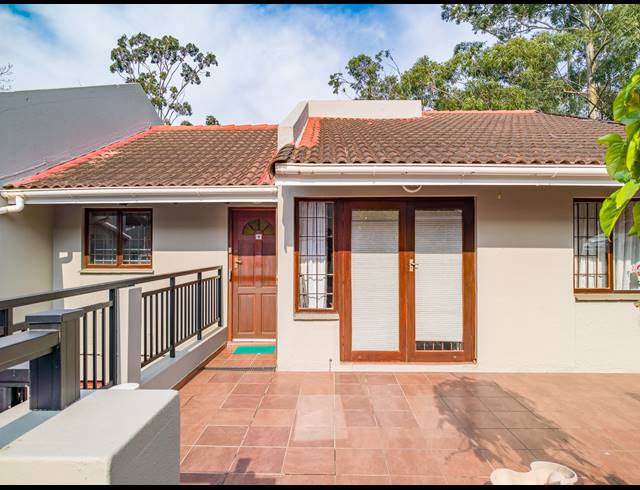 3 BEDROOM SIMPLEX FOR SALE IN COWIES HILL